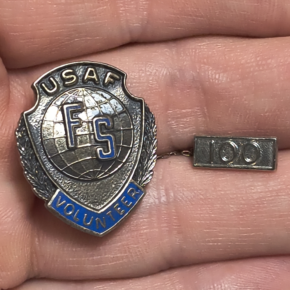 USAF Volunteer Service Pin with 100 Hour Bar – Air Force FS Lapel Badge